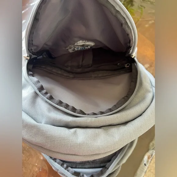 like a new The North Face Gray connector Athletic Backpack with Padded Straps